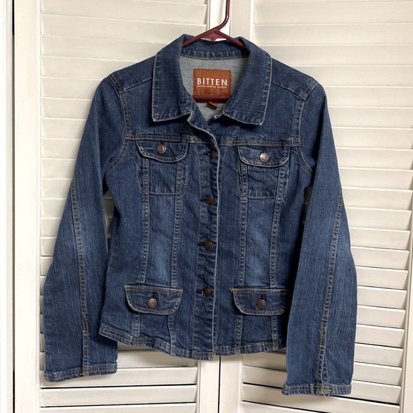 Bitten by Sarah Jessica Parker Jackets & Blazers - EUC Bitten Super cute jean jacket Sarah Jessica Parker size L